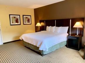 Гостиница Whitney Inn & Suites  Хамден